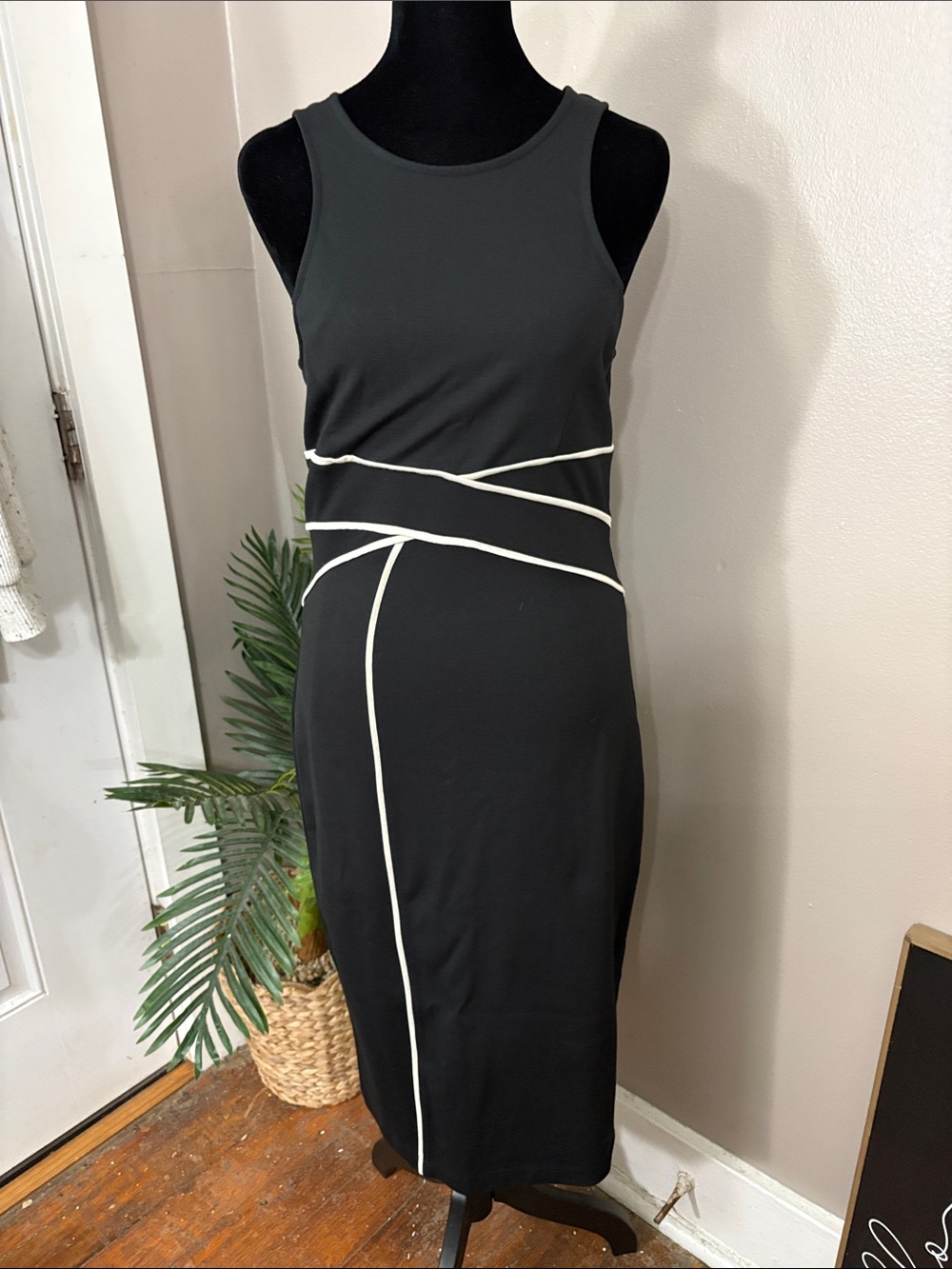 Maeve by anthropologie Cavatina Black Midi sheath dress women’s size 6